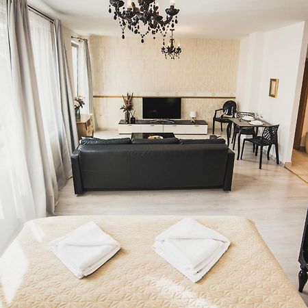 Zara Luxury Apartments The Absolute Center Of Zilina Exterior photo